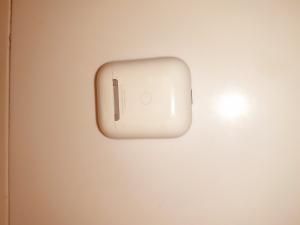 CS985/2024 APPLE AIR PODS